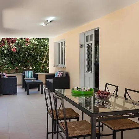 Villa Rosales